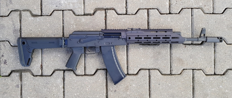 SAG AK Chassis MK2: per modernizzare il "Kala" Scegliendo la giusta versione è possibile montare lo chassis SAG su qualsiasi piattaforma AK – come questo BSR-74 calibro 5.45x39mm