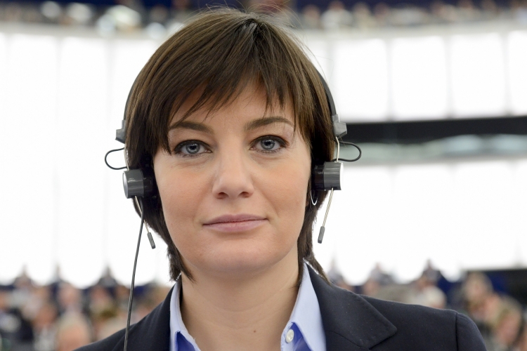 EPP's schizophrenia on the EU Gun Ban Italian MEP Laura Comi spoke enthusiastically about the outcome of the trilogue and the relevant IMCO vote
