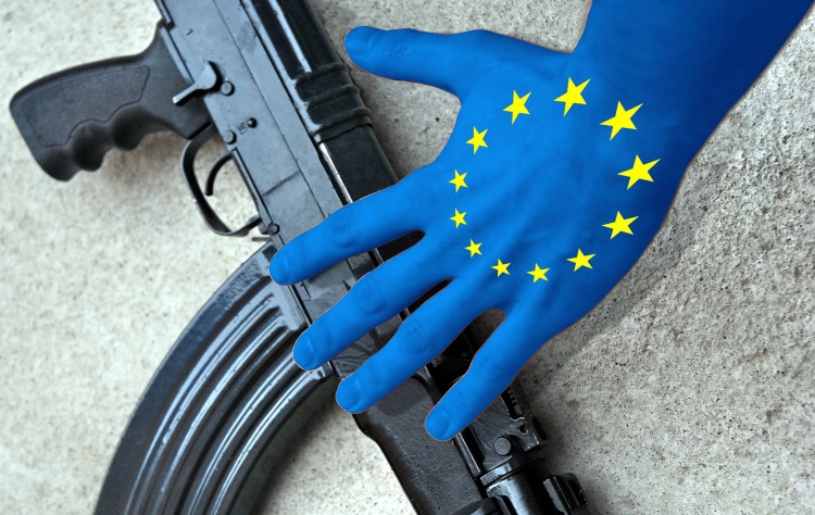 Firearms United dà il via ai tesseramenti individuali La rete di Firearms United ha giocato un ruolo fondamentale nel contrastare le proposte della Commissione Europea per la modifica della direttiva europea sulle armi nel periodo dal 2015 al 2017, e per evitare che numerose tipologie di armi venissero messe completamente al bando e confiscate in tutt'Europa