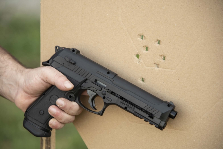 LTL Alfa 1.50: l'alternativa Less Than Lethal di Chiappa Firearms LTL Alfa 1.50: rosata di 7 colpi a 10 metri