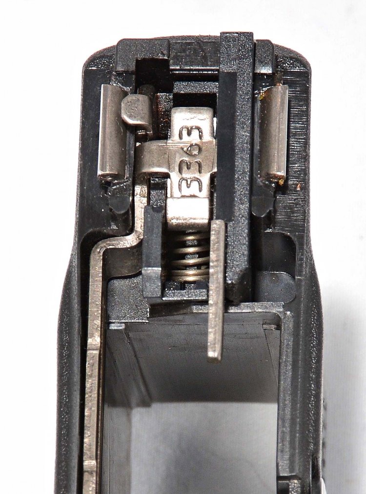 La piccola Glock G43 Slimline La molla del grilletto è stata spostata inferiormente, parallela al pacchetto di scatto