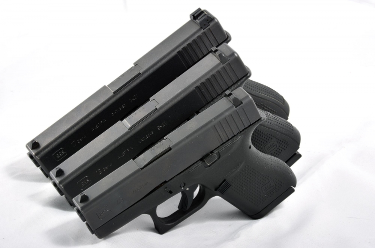 La piccola Glock G43 Slimline Di fronte alle sorelle maggiori G19 e G17, la Glock G43 mostra le sue dimensioni estremamente ridotte