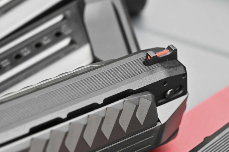 Laugo Arms "Alien": la pistola di un altro pianeta Laugo Arms "Alien": la pistola di un altro pianeta