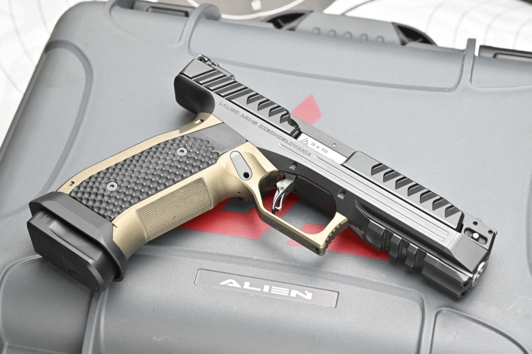 Laugo Arms "Alien": la pistola di un altro pianeta Laugo Arms "Alien": la pistola di un altro pianeta