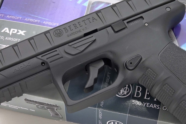 The takedown lever is non-functional: this replica can not be field-stripped