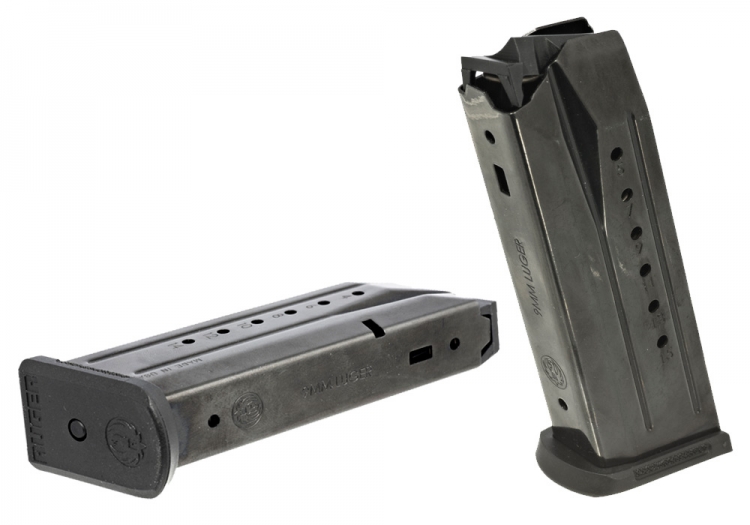 Ruger Security-9, la nuova pistola semi-automatica "per tutti" I caricatori bifilari a presentazione singola della Ruger Security-9 sono realizzati in lega d'acciaio, con fondello ed elevatore in polimero. Ne vengono forniti due per ciascun esemplare, della capacità di 10 o 15 colpi a seconda della normativa in vigore nel luogo o nel Paese di vendita. L'unico calibro disponibile per ora è il 9x19 Parabellum, ma non si escludono altre opzioni per il futuro.