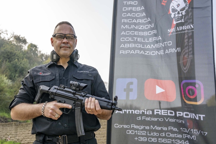 Heckler & Koch SP5 L'Armeria Red Point di Roma è sempre fonte di... novità.
