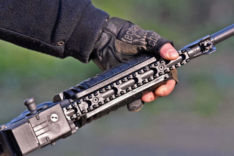 IWI Galil ACE, il moderno AK d'Israele Vista del rail che si trova sopra la canna