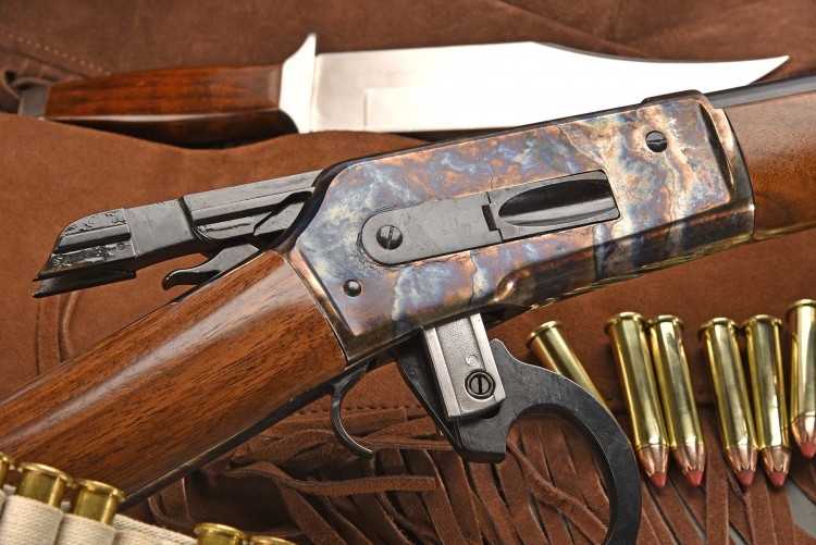 Il sistema di chiusura progettato da John Moses Browning si basa su due robusti tenoni a scorrimento verticale. 