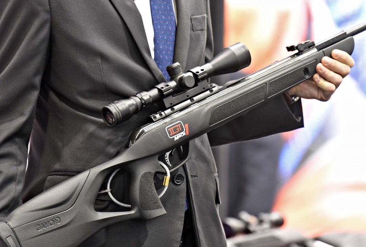 La carabina G-Magnum 1250 della GAMO presenta una calciatura ergonomica denominata ERGOGAMO