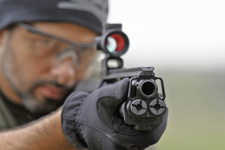 The Kel-Tec KSG features two twin 6-shots feeding tubes located under the barrel, which will take either 76mm/2.¾" or 76mm/3" shotshells