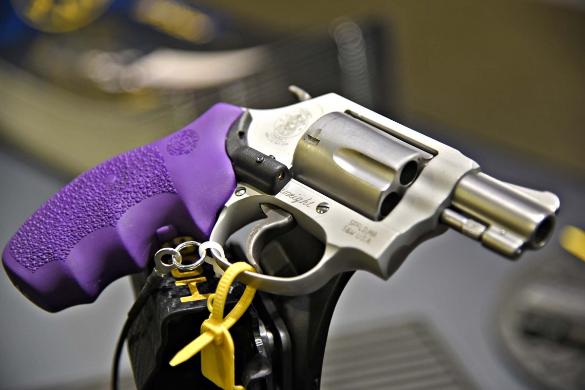 Impugnatura Hogue LE Laser Enhanced per revolver Smith &amp; Wesson J-frame