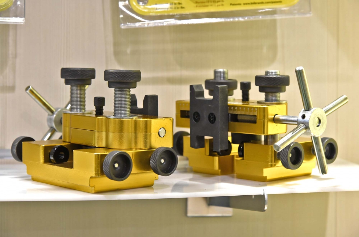 Dalla Wheeler Engineering: uno strumento universale per la regolazione delle mire sulle armi corte