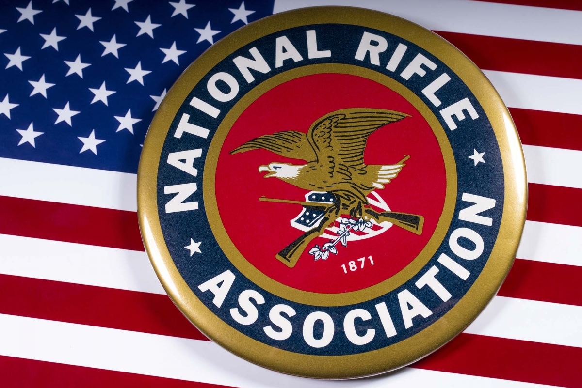 Lo Stato di New York vuole sciogliere l'NRA! Al di là dei noti problemi dell'NRA, l'attacco legale che viene dallo Stato di New York è palesemente politico e sorgono forti dubbi sul fatto che una causa civile possa avere il potere di far chiudere l'NRA. Come finirà la vicenda?