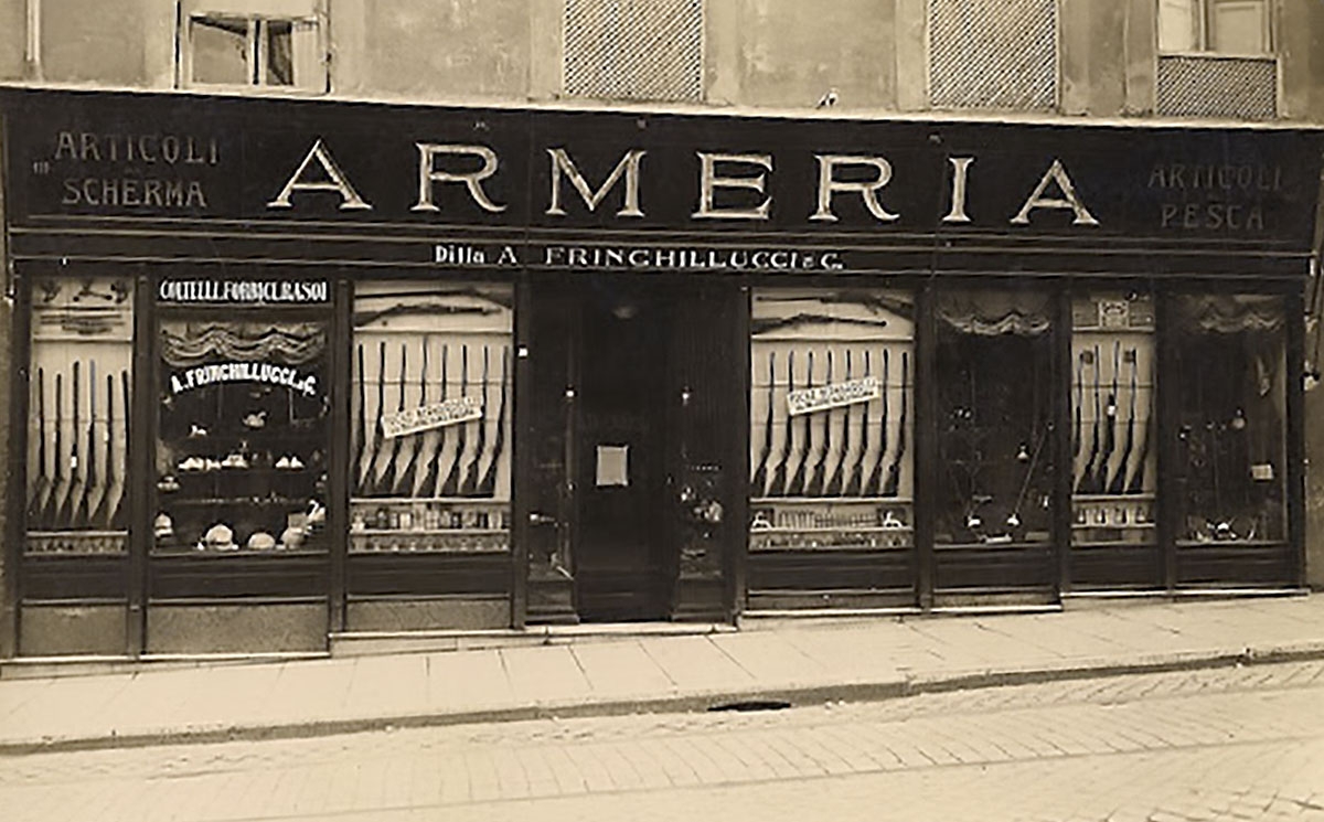 Frinchillucci Gun Fair 2021 Armeria Frinchilluci, a Roma, in una foto degli anni trenta del secolo scorso