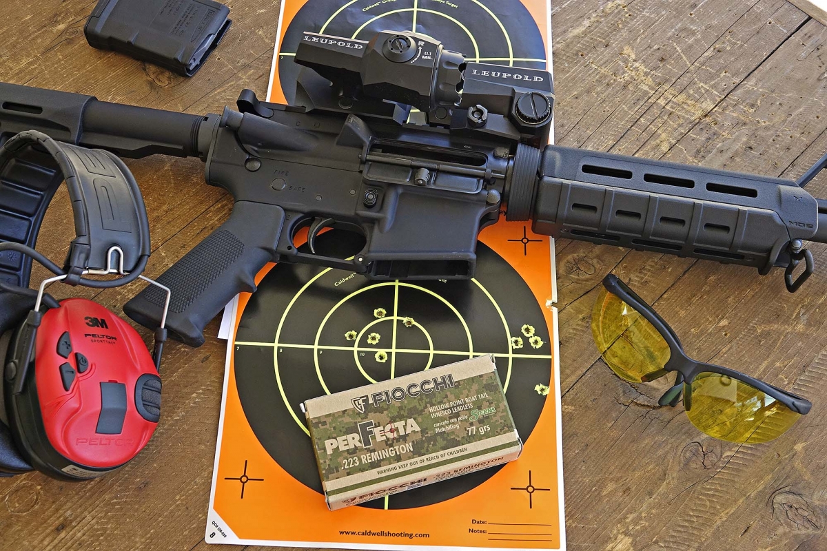 Two groups taken at a 100m distance, before (at right) and after sighting in the D-EVO optic