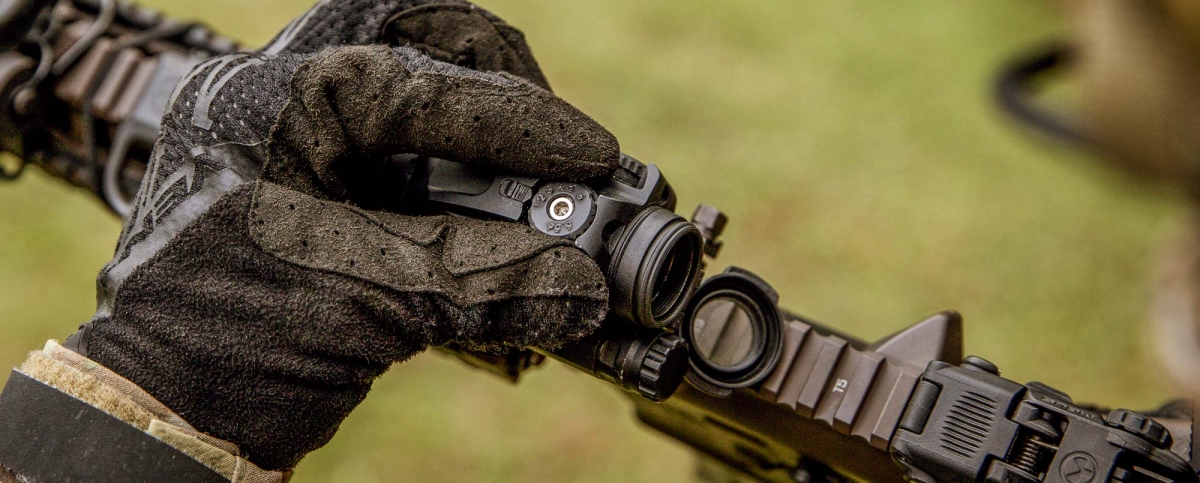 Aimpoint CompM5b, red dot con sistema di compensazione balistica Aimpoint CompM5b, red dot con sistema di compensazione balistica