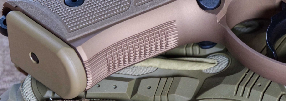 Beretta M9A4 cal. 9 Para - un'analisi dettagliata Dettaglio dello zigrino anteriore dell'impugnatura.