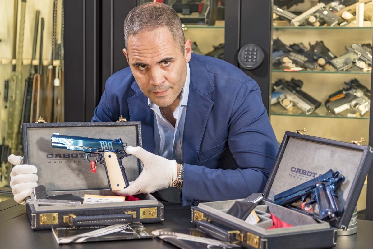 Cabot Guns Blue Deluxe Fabiano Visintini, owner of the Red Point gun shop in Ostia Lido (Roma, Italy) with the two Cabot Guns "Blue Deluxe" that the American company delivered to him exclusively for his shop