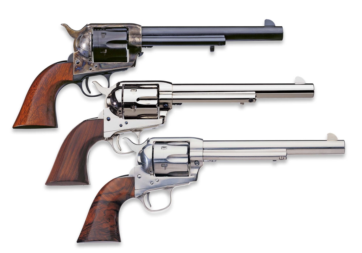 Colt 1873 Single Action Army Tre fedeli repliche Uberti della Colt 1873 Single Action Army con canna da 7,5", con finitura standard brunita, nichelata e in acciaio.