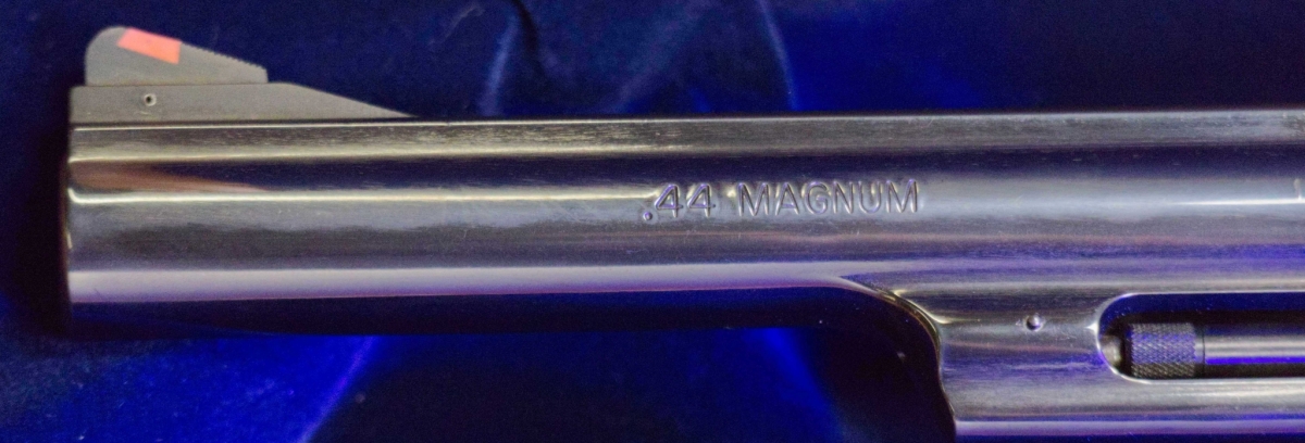Smith & Wesson Modello 29 in cassetta di legno ".44 Magnum" Serve dire altro?