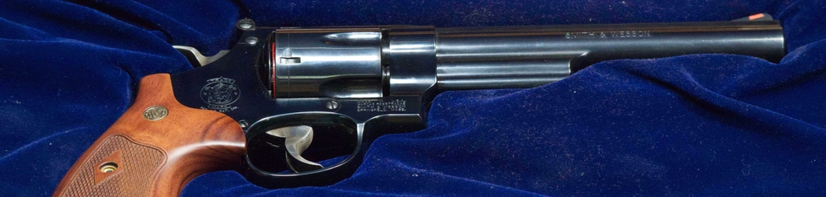 Smith & Wesson Modello 29 in cassetta di legno La brunitura di un blu profondo