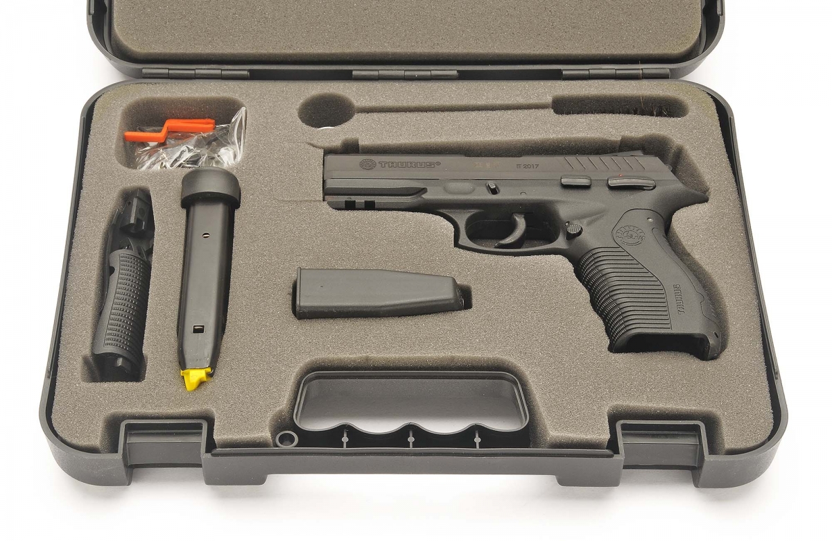 La valigetta della pistola, con le sue dotazioni