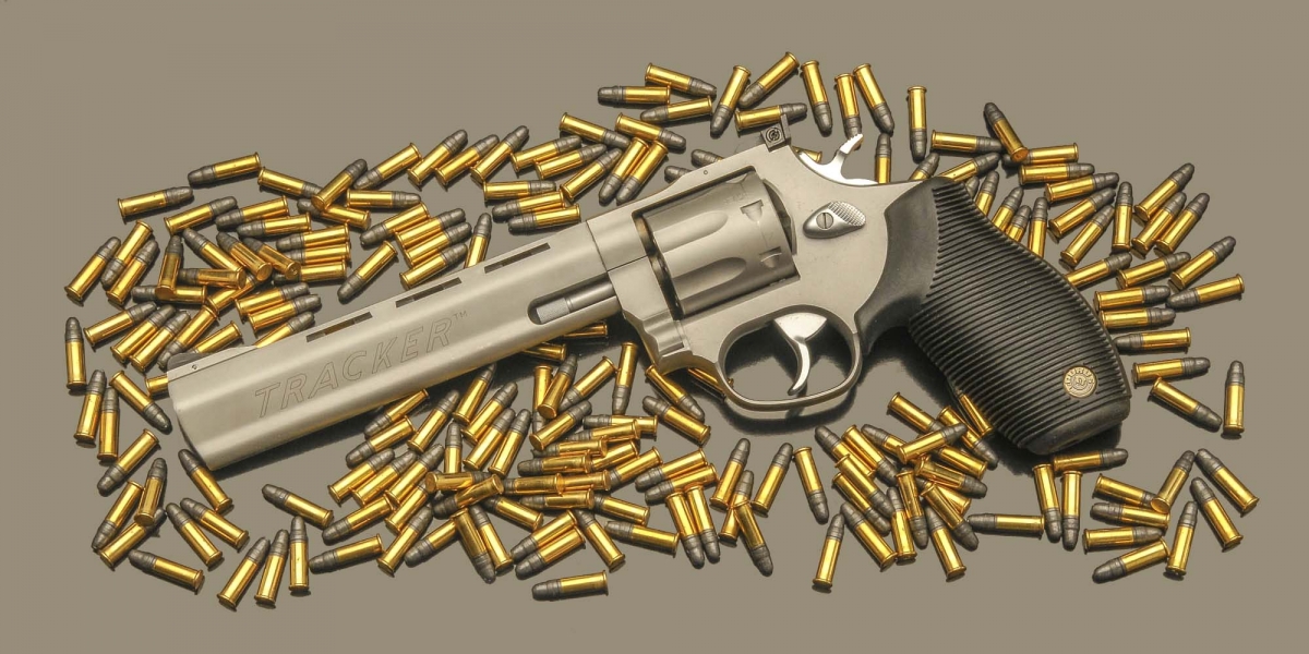Il Taurus Tracker 970 è invece una versione in calibro .22 LR, solo con canna da 6"