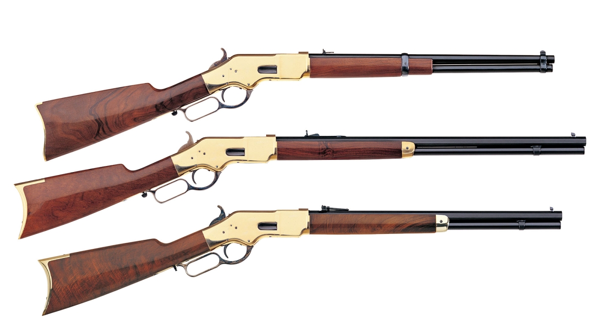 Uberti Winchester 1866 "Yellowboy": i 150 anni di un fucile leggendario Nel 1866, lo Yellowboy colpì l'immaginzione di chiunque nel mondo, come una delle innovazioni più desiderate di tutti i tempi. Dall'alto, i tre modelli base di Winchester 1866 Yellowboy models from the Italian manufacturerdel fabricante italiano Uberti:
