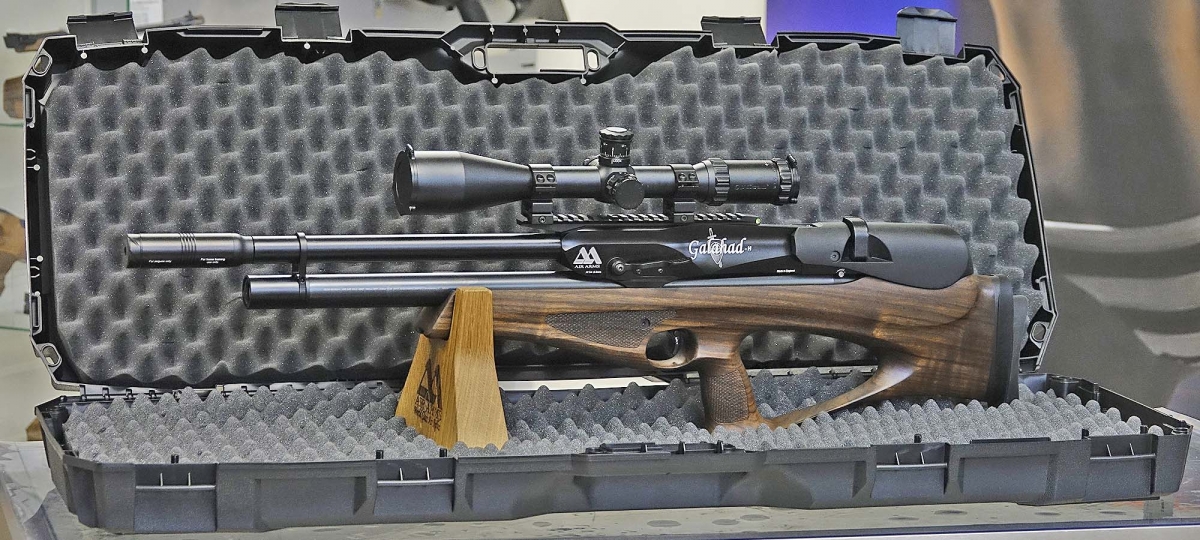 La carabina Air Arms Galahad con la sua valigetta