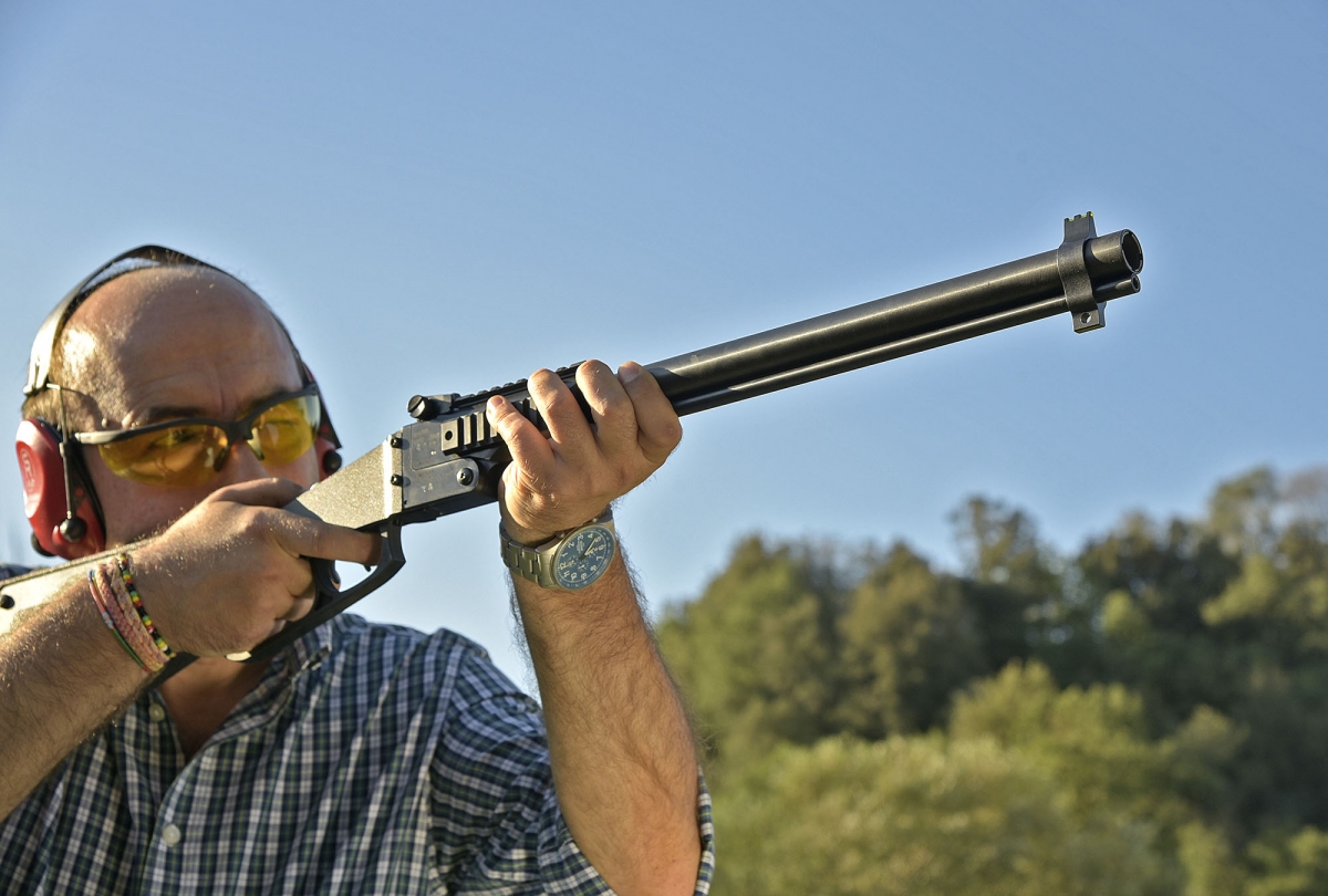One smoothbore barrel, one rifled barrel. The minimum you need to survive (and have fun)