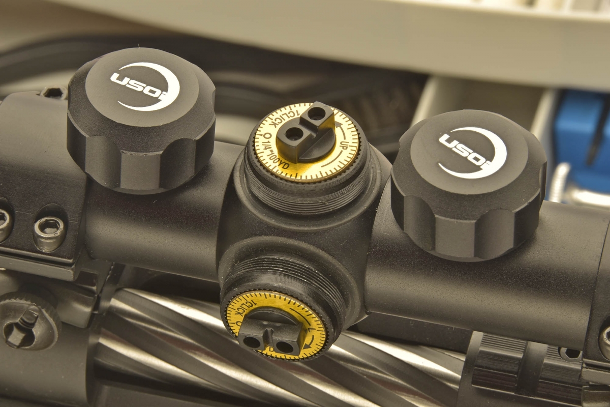 The riflescope allows vertical and horizontal adjustments with 1/4 MOA clicks