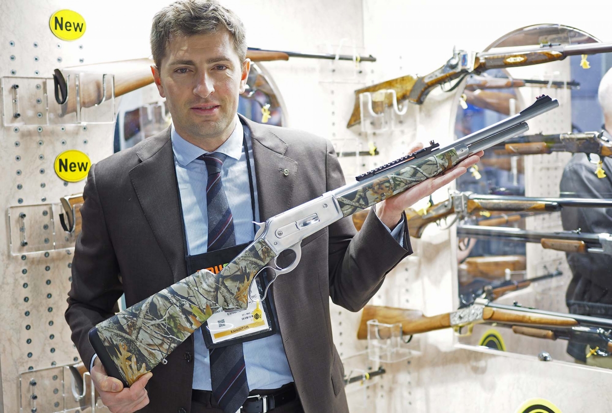 La Pedersoli ha presentato il fucile 86-71 Stainless Steel Guide Master allo SHOT Show di Las Vegas