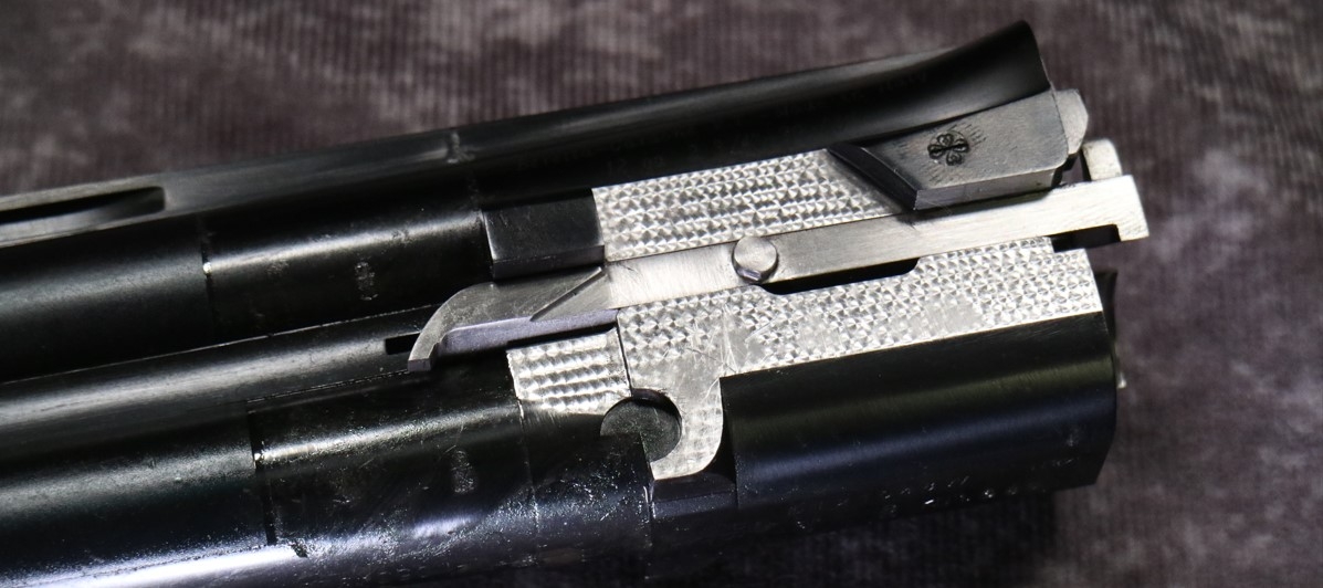 Beretta DT11 Trap Dettaglio delle canne, con il particolare sistema di chiusura e la sede del perno alta, che consentono di ottenere una bascula molto compatta.