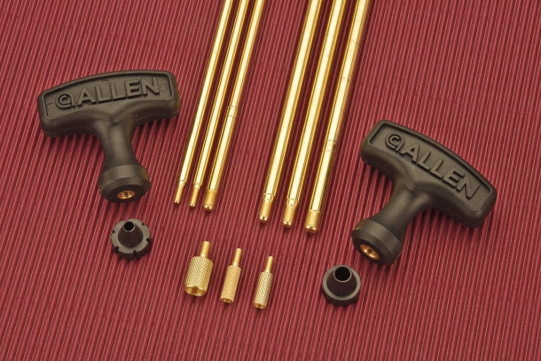 The kit includes two brass ramrods of different diameter, suitable for both pistols and rifles
