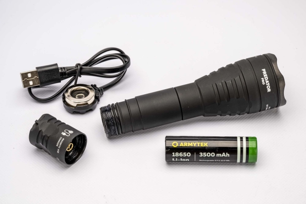 Torcia Armytek Predator Pro Magnet USB Torcia Armytek Predator Pro Magnet USB