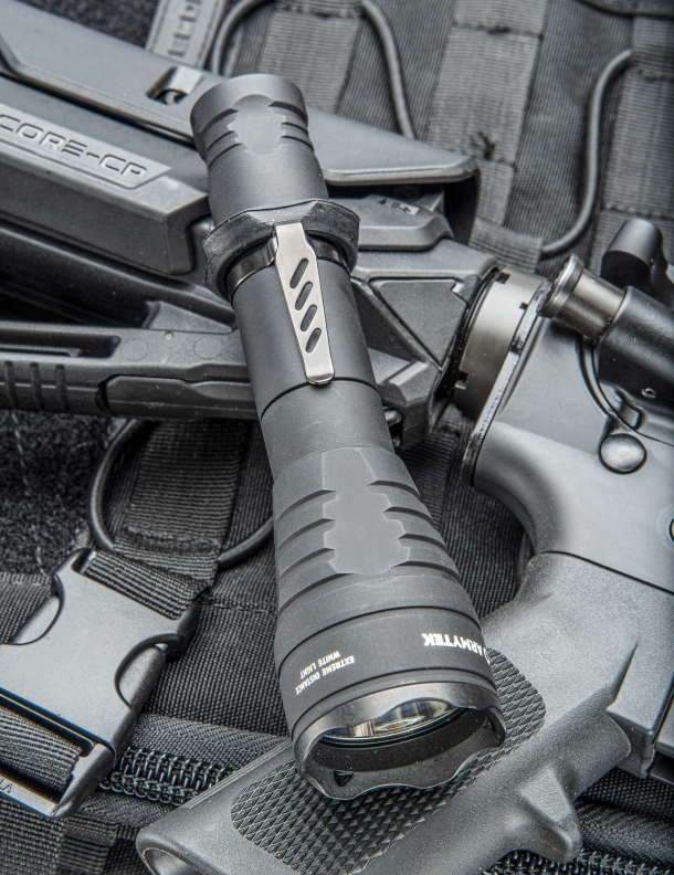 Torcia Armytek Predator Pro Magnet USB Torcia Armytek Predator Pro Magnet USB