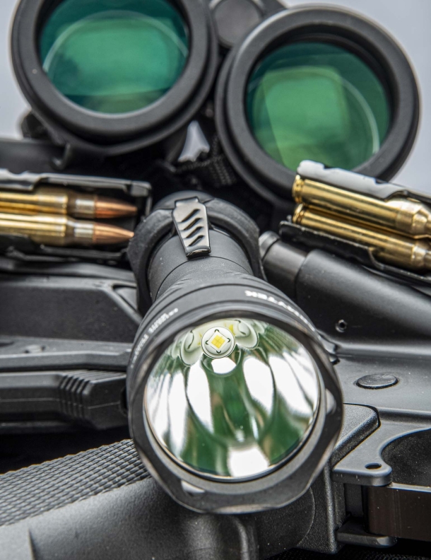 Torcia Armytek Predator Pro Magnet USB Torcia Armytek Predator Pro Magnet USB