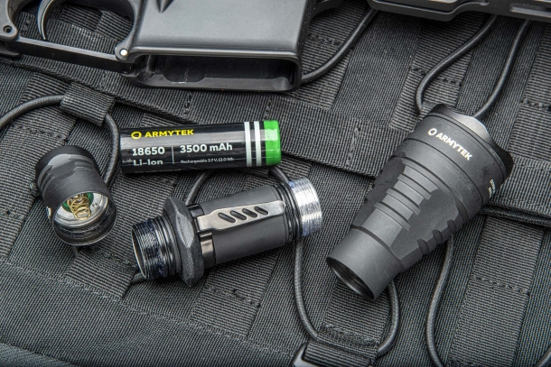 Torcia Armytek Predator Pro Magnet USB Torcia Armytek Predator Pro Magnet USB