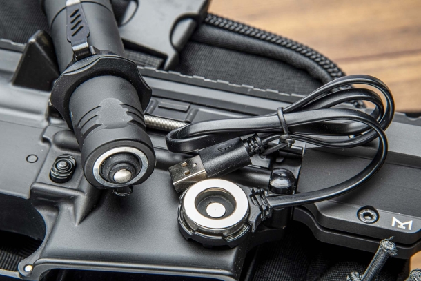 Torcia Armytek Predator Pro Magnet USB Torcia Armytek Predator Pro Magnet USB