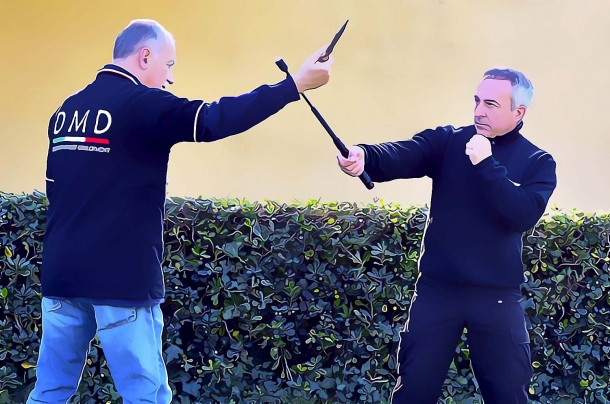 Difesa personale: bastoni e loro uso Difesa personale: bastoni e loro uso