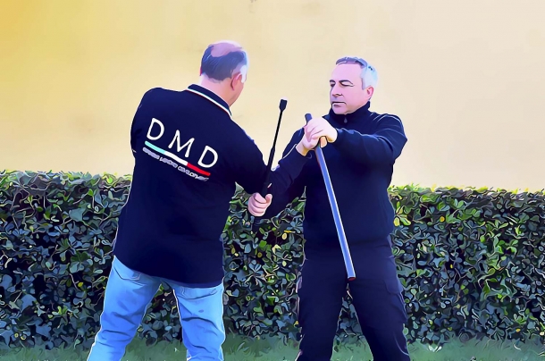Difesa personale: bastoni e loro uso Difesa personale: bastoni e loro uso