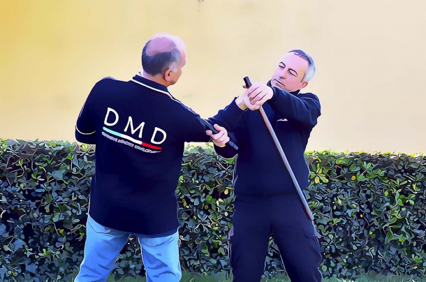 Difesa personale: bastoni e loro uso Difesa personale: bastoni e loro uso