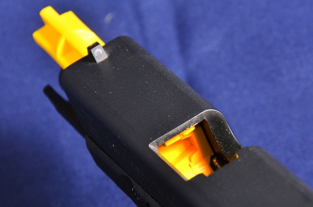 Blade-Tech Training Barrel il vistoso colore giallo fa notare immediatamente che la canna originale è stata rimossa