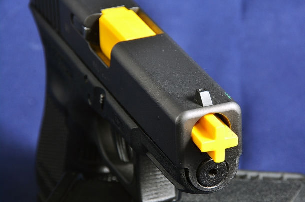 Blade-Tech Training Barrel La canna di colore giallo acceso sporge dalla canna rendendo ancora più efficace il controllo dello stato dell'arma. se la fondina lo consente non accorciamola