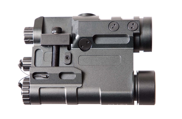 Laserspeed LS-FL5: il puntatore laser cinese… illuminante! Parte inferiore del corpo del puntatore LS-FL5: l'interfaccia è macchinata direttamente nell'alluminio ed estremamente solida