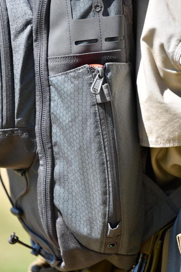 Maxpedition AGR Lithvore: lo zaino multiruolo La tasca portabottiglia, chiusa