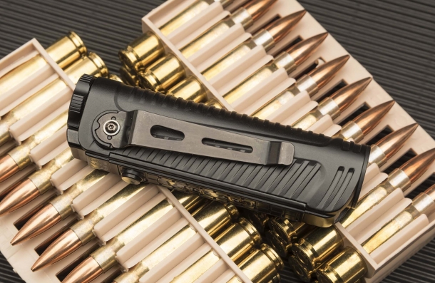 Nitecore P18 flashlight Nitecore P18 flashlight