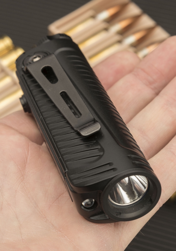 Nitecore P18 flashlight Nitecore P18 flashlight