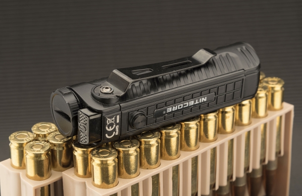 Nitecore P18 flashlight Nitecore P18 flashlight